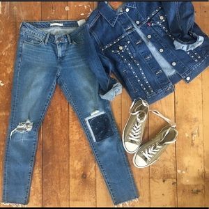 Levis distressed jeans